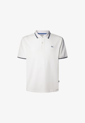 Hvid polo shirt lavet af bomuld, med en to-knap lukning, marineblå krave detaljer og et diskret broderet PJL-logo på brystet.