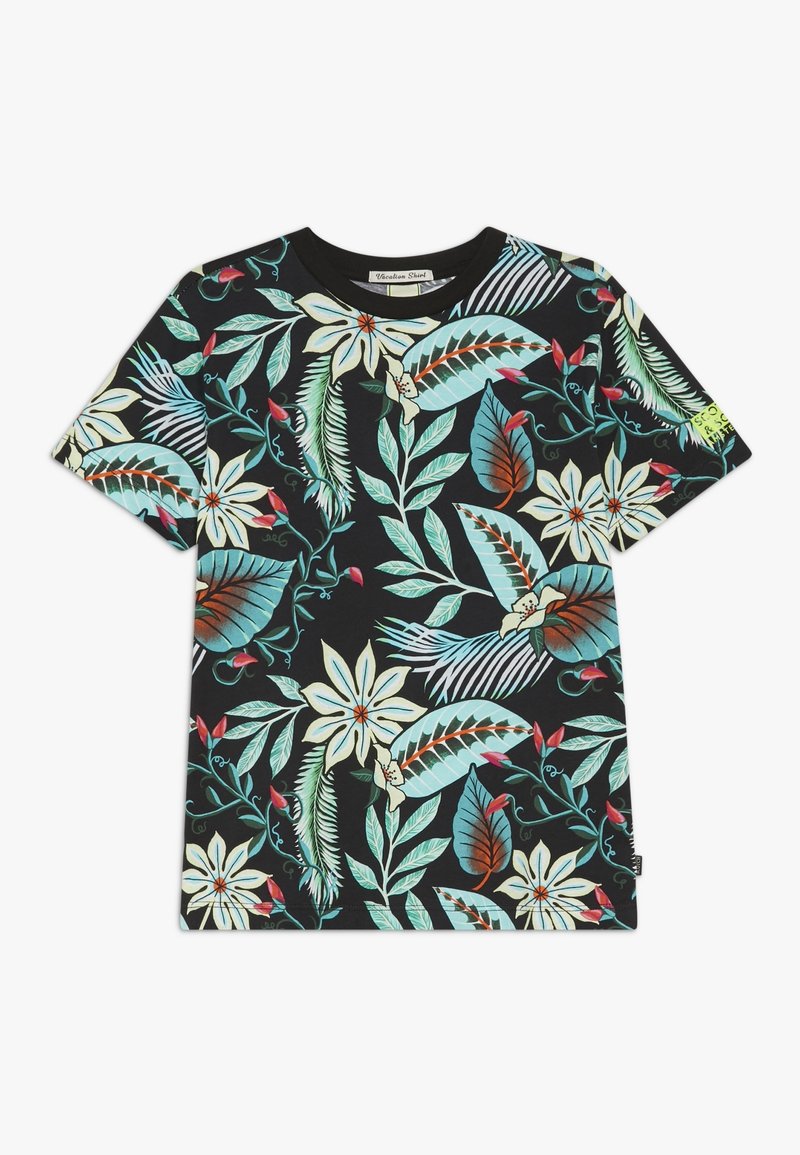Camiseta de manga corta en algodón negro con vibrantes patrones florales y de hojas tropicales en tonos de verde, blanco y rojo.