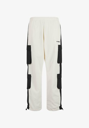 Witte cargobroek met zwarte zijpanelen, elastische tailleband en cargopockets. Beschikt over verstelbare zoom en FUBU-logo op het linkerlijf.