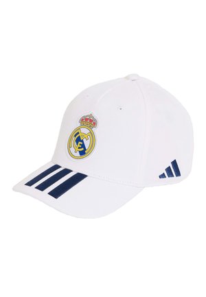 Berretto sportivo bianco con stemma del Real Madrid al centro davanti, tre strisce blu navy sulla visiera e logo Adidas blu navy sul lato.