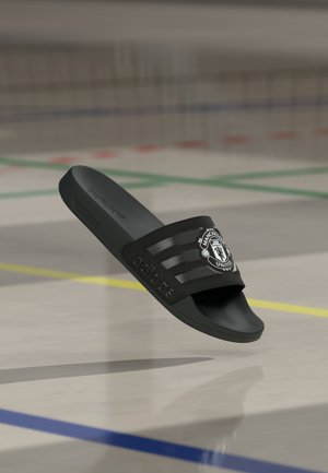 ADILETTE MANCHESTER UNITED UNISEX - Chanclas de baño - core black