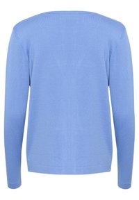 Pull bleu clair à manches longues avec un col rond, fabriqué en tissu doux et texturé, présentant une coupe décontractée et des poignets côtelés.