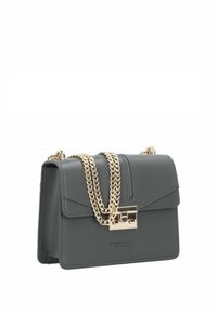 Borsa in pelle grigia con un design strutturato, dotata di una tracolla in catena dorata e di una chiusura metallica. Marcata con "SEIDENFELT" nella parte inferiore.