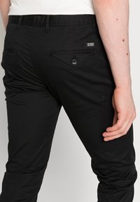 Scotch & Soda Chinosy