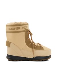 Beżowy wodoodporny but z wyściełanym kołnierzem, systemem sznurowania oraz akcentami z logo. Czarna, teksturowana podeszwa zapewniająca przyczepność. Solidna konstrukcja do noszenia zimą.
