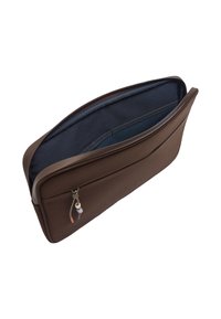 Brązowa etui na laptopa z granatowym wnętrzem, przednia kieszeń na zamek błyskawiczny oraz ozdobny uchwyt zamka z koralikami, ukazana otwarta na białym tle.