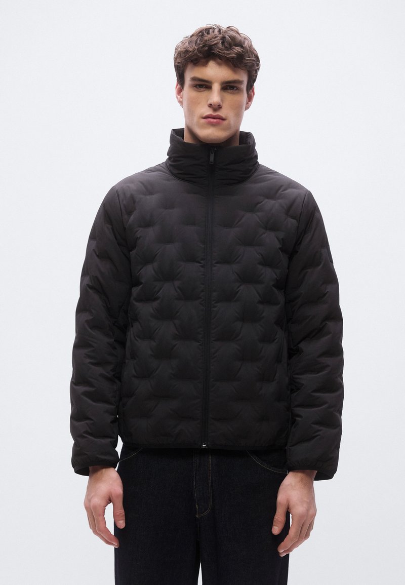 Calvin Klein HEAT SEAL QUILTED PUFFER - Bunda z prachového peří - black