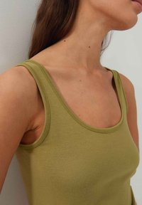 someday. SOFT SLIM FIT - Top - green moss