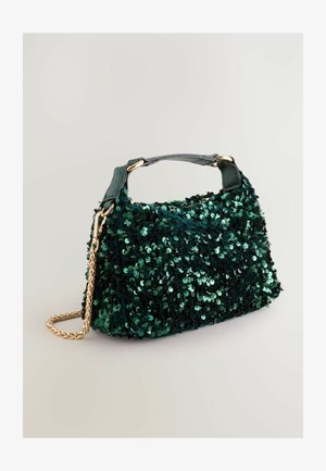Grøn paillet håndtaske med gylden kædedyse, struktureret form og kontrasterende læderhåndtag; har en tekstureret overflade og skinnende detaljer.