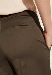 comma Pantalon classique - khaki