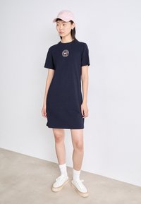 Tommy Hilfiger NAUTICAL TEE DRESS - Žerzejové šaty - desert sky