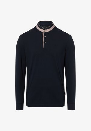 Polo a maniche lunghe blu navy con colletto a contrasto, patta con due bottoni e dettaglio logo sottile. Tessuto morbido e vestibilità sagomata.