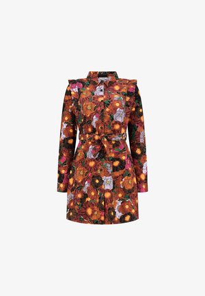 Bloemmotief jurk in oranje, zwart en paars. Bevat een kraag, lange mouwen, en een taillriem. Texture stof met ruffles.