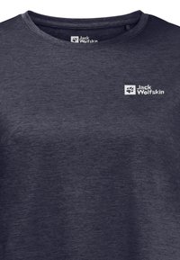 T-shirt blu navy a maniche corte realizzato in tessuto testurizzato, con piccolo logo bianco "Jack Wolfskin" sulla parte sinistra del petto.