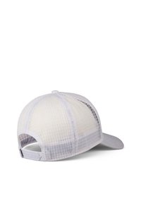 Mesh-Baseballcap mit einer strukturierten weißen Vorderseite und einem grauen Schirm, der ein strukturiertes Gittermuster aufweist und einen verstellbaren Hinterriemen hat.