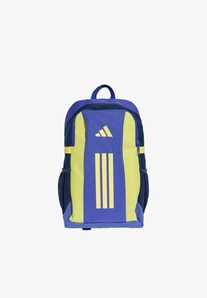 Niebiesko-żółty plecak Adidas z przednim zamkiem błyskawicznym, trzema pionowymi paskami, bocznymi siateczkowymi kieszeniami i górnym uchwytem do noszenia.