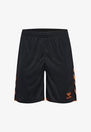 Schwarze Sportshorts mit elastischem Bund, ausgestattet mit orangefarbenen Chevron-Streifen an den Seiten und einem orangefarbenen hummel-Logo am linken Bein.