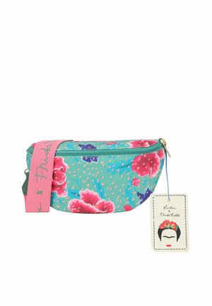 Riñonera floral turquesa con correa rosa y etiqueta que muestra ilustración y texto de Frida Kahlo.