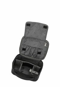 Zwarte stoffen make-up tas met een ritssluiting, voorzien van een grijze voering, compartimenten en klittenbandsecties voor organisatie.