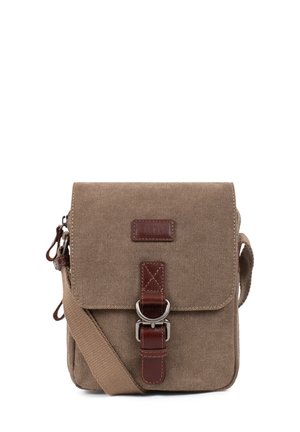 Sac bandoulière compact en toile marron avec sangle réglable, fermeture à boucle en cuir et rabat avant.