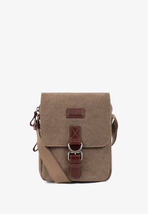 Sac bandoulière compact en toile marron avec sangle réglable, fermeture à boucle en cuir et rabat avant.