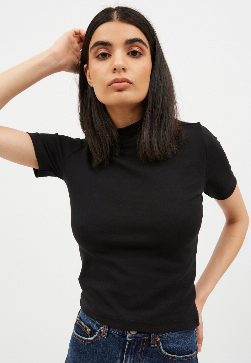 Lucianna Basic Tee - Black
