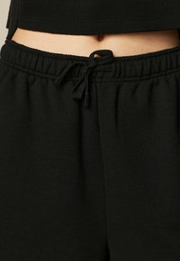 Next RAW EDGE REGULAR FIT - Lühikesed püksid - black