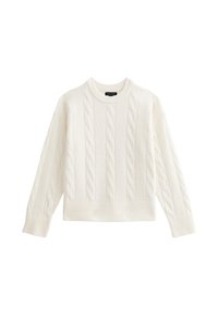 Weißer, kabelgestrickter Wollpullover mit langen Ärmeln und gerippten Bündchen und Saum, runder Ausschnitt, auf weißem Hintergrund präsentiert.