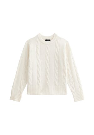 Weißer, kabelgestrickter Wollpullover mit langen Ärmeln und gerippten Bündchen und Saum, runder Ausschnitt, auf weißem Hintergrund präsentiert.