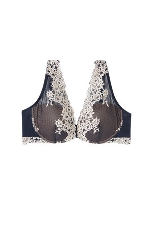 Marineblauwe beha met beige bloemenkantafwerking, transparante mesh cups en gegolfde randen, plat gelegd op een witte achtergrond.