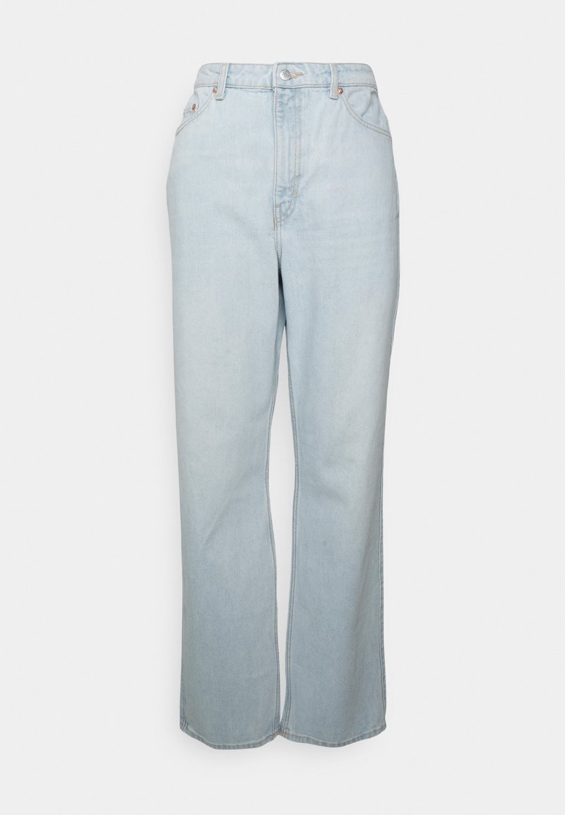 Jeans de cintura alta em denim azul claro, com pernas retas e um clássico design de cinco bolsos, apresentando costura visível. Textura suave, sem padrões.