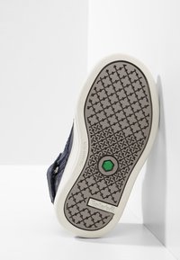 Timberland GROVETON CHUKKA - Vysoké tenisky - dark blue