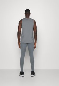 Nike Performance WARM - Legíny - smoke grey/black