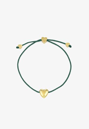 Grön snoddarmband med ett centralt guldhjärta som har mindre guldhjärtan som dekoration. Charmet är graverat med "CPH."