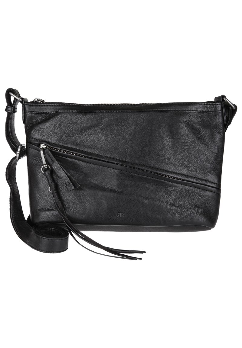 Czarna skórzana torba na ramię z regulowanym paskiem, skośną kieszenią na zamek oraz frędzlem przy zamku na jednolitym białym tle.