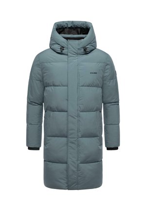 Polstret parka i dæmpet teal, med hætte, frontlynlås og justerbare snore. Inkluderer sorte detaljer og et logo på brystet.
