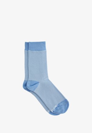 Ciorapi din bumbac de culoare bleu deschis, cu un model texturat, manșete ribbed și degete și călcâie întărite, având o finisare mai moale.