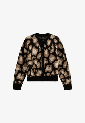 Kofta med leopardmönster i svart, brunt och beige, tillverkad av texturerat stickat tyg. Har en rund halsringning och knappar framtill.