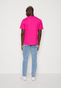 Nike Sportswear CLUB TEE - T-shirt básica - active pink