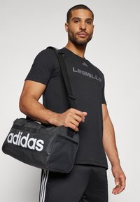 adidas Performance LES MILLS GRAPHIC - Spordi T-särk - black