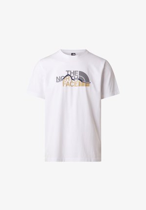 Witte katoenen T-shirt met een grafisch ontwerp met "THE NORTH FACE" in grijs, goud en zwart. Standaard ronde hals en korte mouwen.