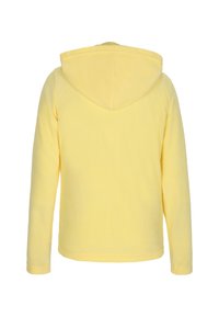 Sárga kapucnis pulóver puha fleece anyagból, hosszú ujjakkal és laza szabású. Nincsenek látható logók vagy minták a hátoldalon.
