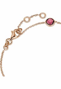 Armband i roséguld med en fasetterad rosa ädelsten. Har ett krabba-lås och cirkulära länkar för justerbar storlek.
