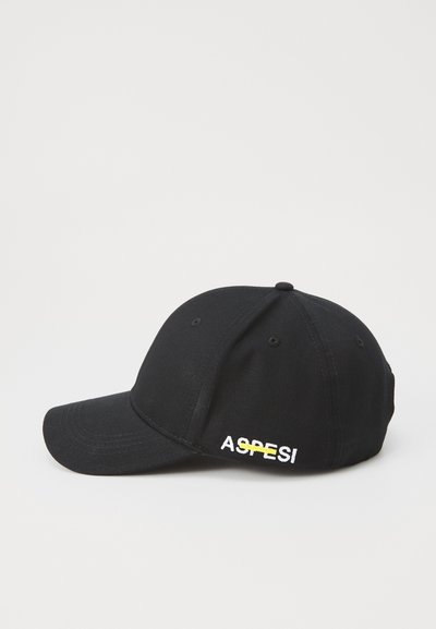 Cappellino da baseball nero in cotone con visiera curva. Presenta ricamata la scritta "ASPESI" in bianco e giallo sulla parte anteriore.