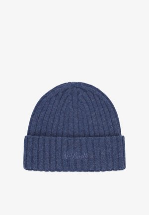 Gorro de punto azul marino con textura acanalada y un dobladillo doblado, con una sutil letra bordada "St. Barth’s" en la parte delantera.