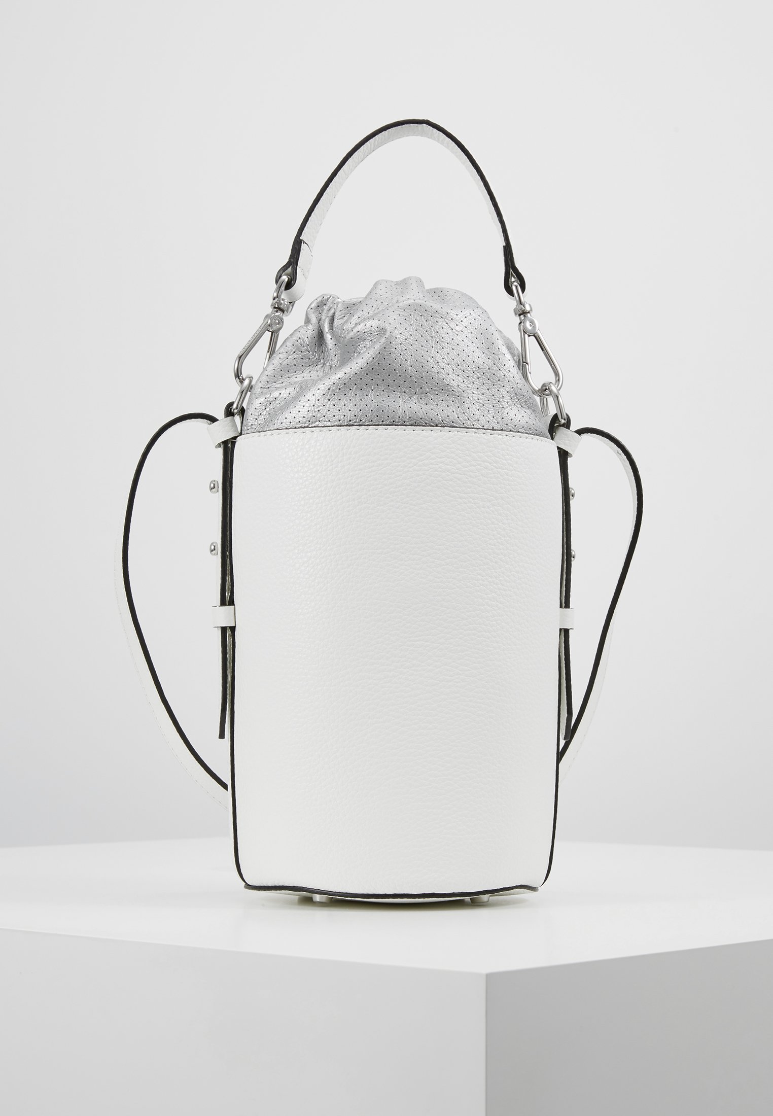 Coccinelle BORSA VITELLO FORATA Håndveske blanchesilver Coccinelle BORSA VITELLO FORATA Håndveske blanchesilver