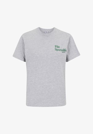 T-shirt in cotone grigio con maniche corte, caratterizzato da testo e logo verdi "Fila Sportslife" nella zona sinistra del petto. Design classico con scollatura a girocollo.