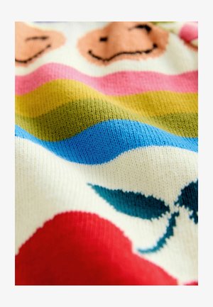 Pleteni material z vzorcem nasmejanih obrazov, valovitih črt v modri, rumeni, roza in zeleni barvi, z rdečimi in modrozelenimi listi kot poudarki.