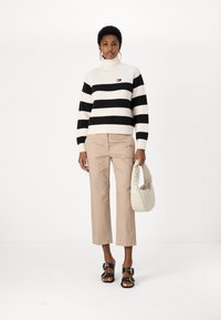 Tommy Jeans MOCK NECK BADGE  - Maglione - black