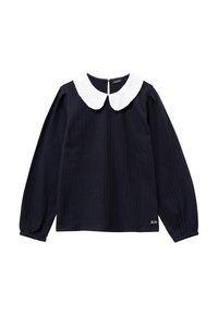 Granatowa koszula z długim rękawem z fakturowanej tkaniny, z białym kołnierzykiem typu Peter Pan ze koronki i elastycznymi mankietami. Zapięcie z tyłu z detalem w kształcie dziurki.